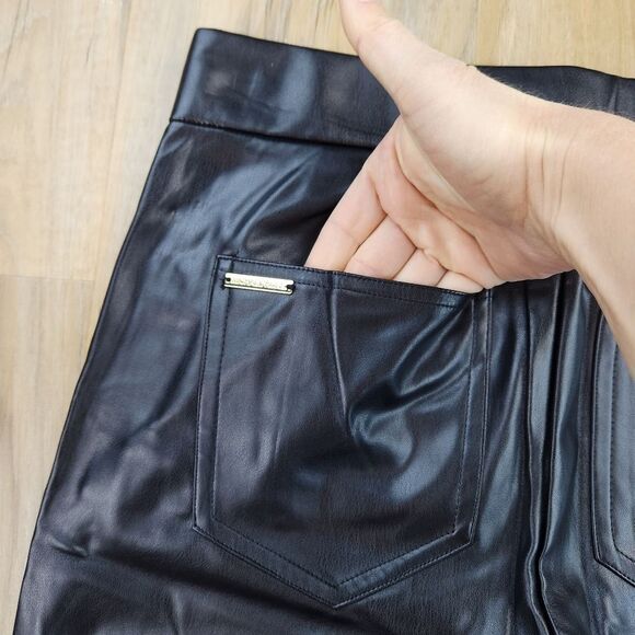 🔸️NWT Michael Kors Black Vegan Leather Flare Crop Pants Medium - Picture 7 of 11